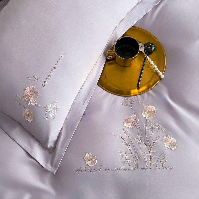 91家纺网 家纺一手货源 找家纺 帛美家纺 2026新款全棉纯棉轻奢绣花四件套 花柔-罗兰紫