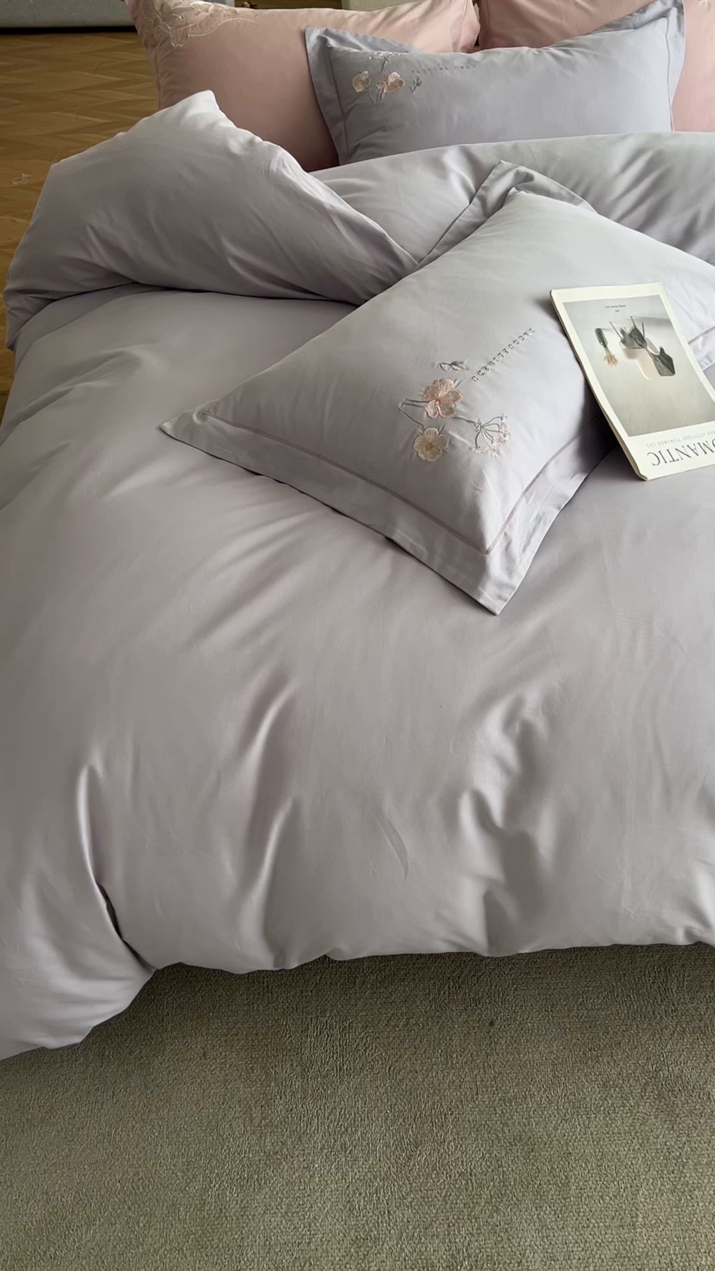 91家纺网 家纺一手货源 找家纺 帛美家纺 2026新款全棉纯棉轻奢绣花四件套 莱雅-高级灰