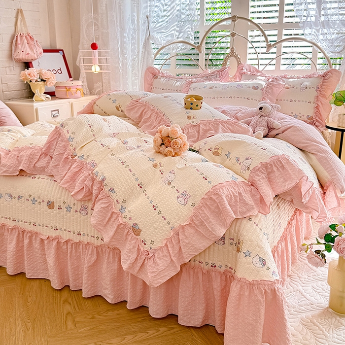 91家纺网 家纺一手货源 找家纺 韩约家纺 2026新款法式大花边泡芙棉床盖款被套四件套 甜心kitty