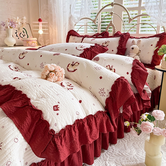 91家纺网 家纺一手货源 找家纺 韩约家纺 2026新款法式大花边泡芙棉床盖款被套四件套 马上鸿运