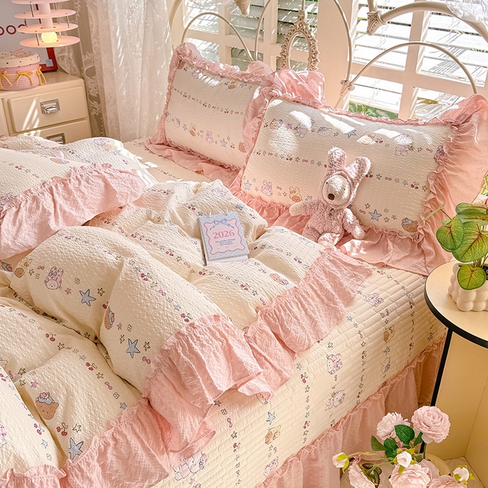 91家纺网 家纺一手货源 找家纺 韩约家纺 2026新款法式大花边泡芙棉床盖款被套四件套 甜心kitty