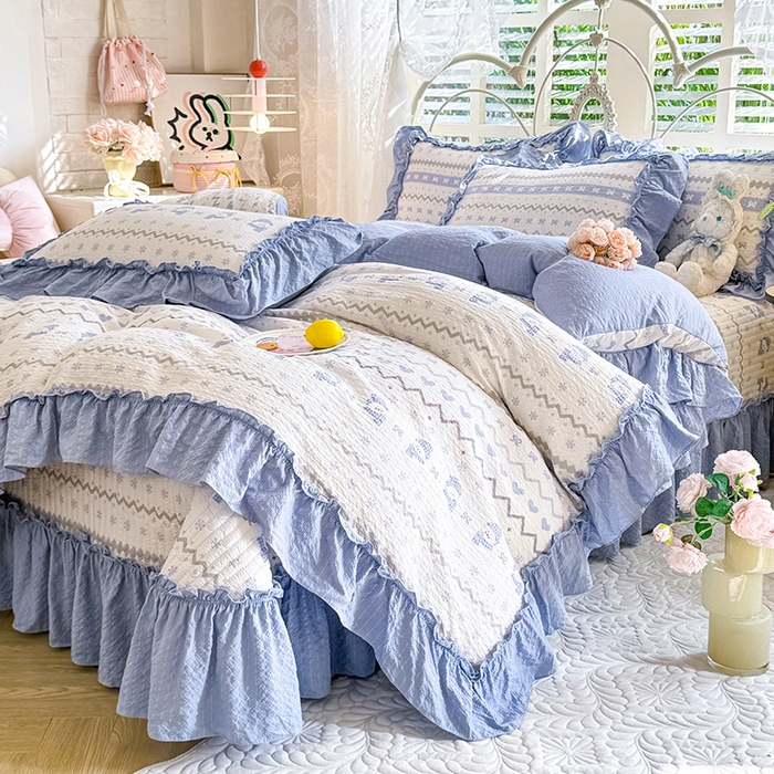 91家纺网 家纺一手货源 找家纺 韩约家纺 2026新款法式大花边泡芙棉床盖款被套四件套 蓝星人