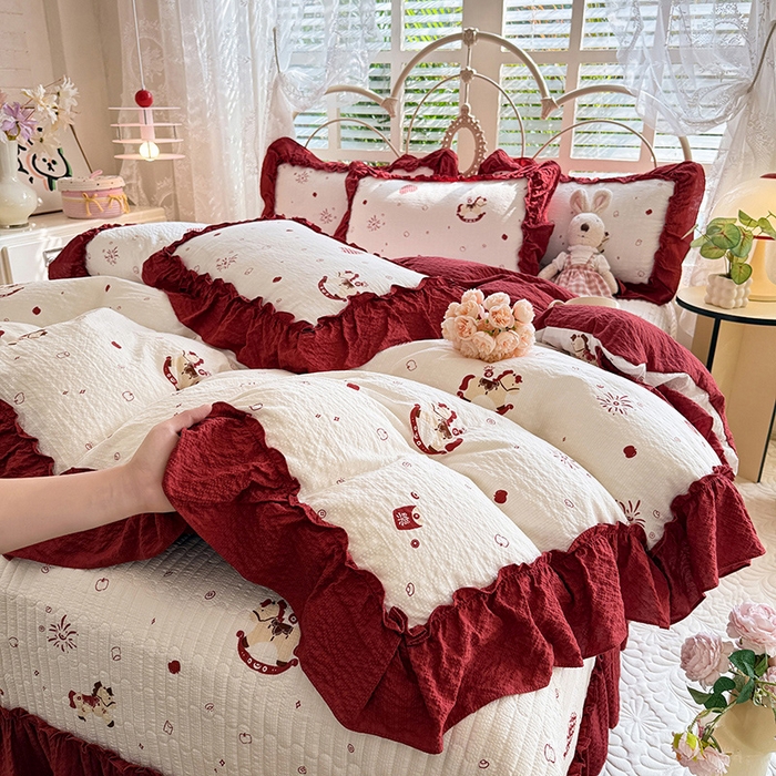 91家纺网 家纺一手货源 找家纺 韩约家纺 2026新款法式大花边泡芙棉床盖款被套四件套 马上鸿运