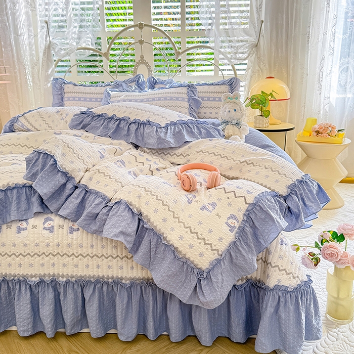 91家纺网 家纺一手货源 找家纺 韩约家纺 2026新款法式大花边泡芙棉床盖款被套四件套 蓝星人