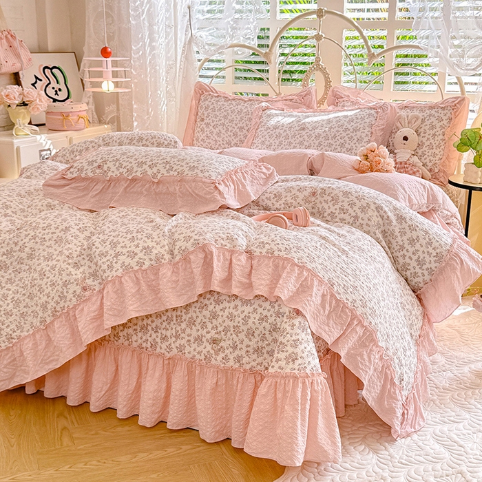 91家纺网 家纺一手货源 找家纺 韩约家纺 2026新款法式大花边泡芙棉床盖款被套四件套 花涧