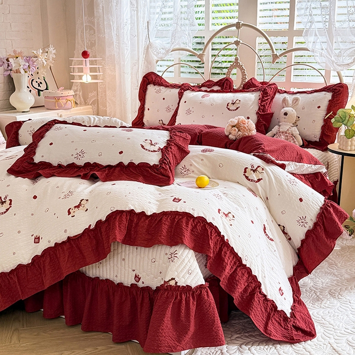 91家纺网 家纺一手货源 找家纺 韩约家纺 2026新款法式大花边泡芙棉床盖款被套四件套 马上鸿运