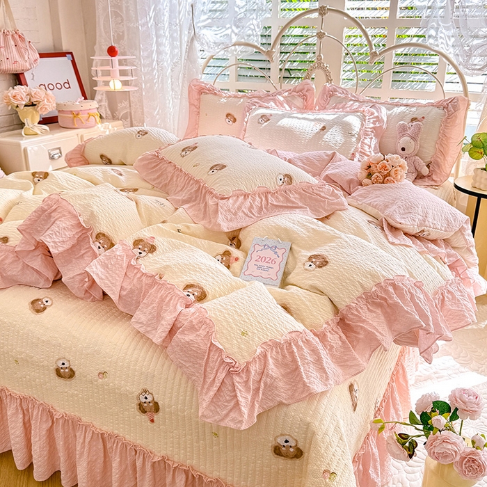 91家纺网 家纺一手货源 找家纺 韩约家纺 2026新款法式大花边泡芙棉床盖款被套四件套 呆萌熊宝