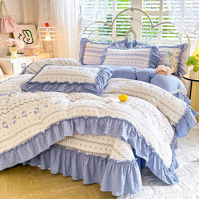 91家纺网 家纺一手货源 找家纺 韩约家纺 2026新款法式大花边泡芙棉床盖款被套四件套 蓝星人