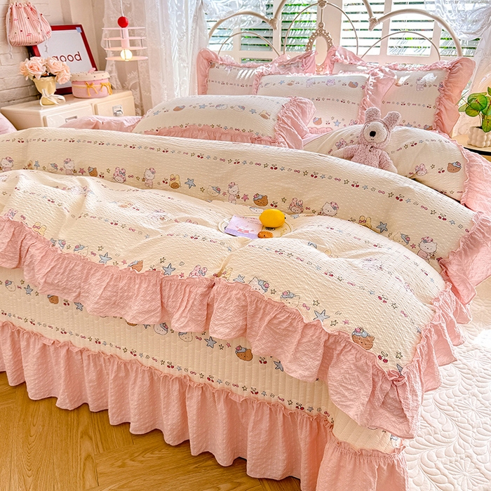 91家纺网 家纺一手货源 找家纺 韩约家纺 2026新款法式大花边泡芙棉床盖款被套四件套 甜心kitty