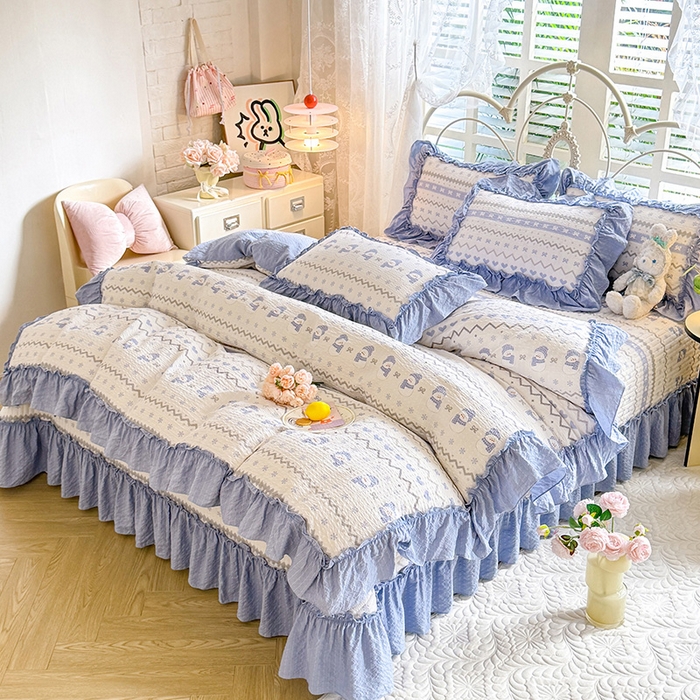 91家纺网 家纺一手货源 找家纺 韩约家纺 2026新款法式大花边泡芙棉床盖款被套四件套 蓝星人