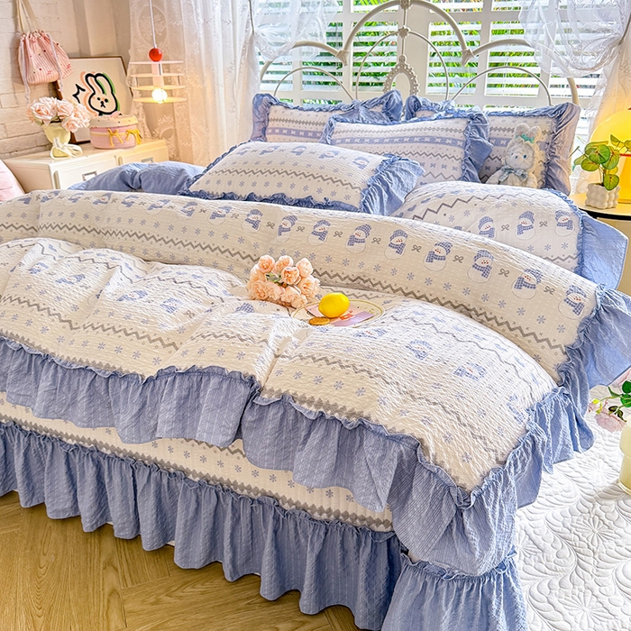 91家纺网 家纺一手货源 找家纺 韩约家纺 2026新款法式大花边泡芙棉床盖款被套四件套 蓝星人