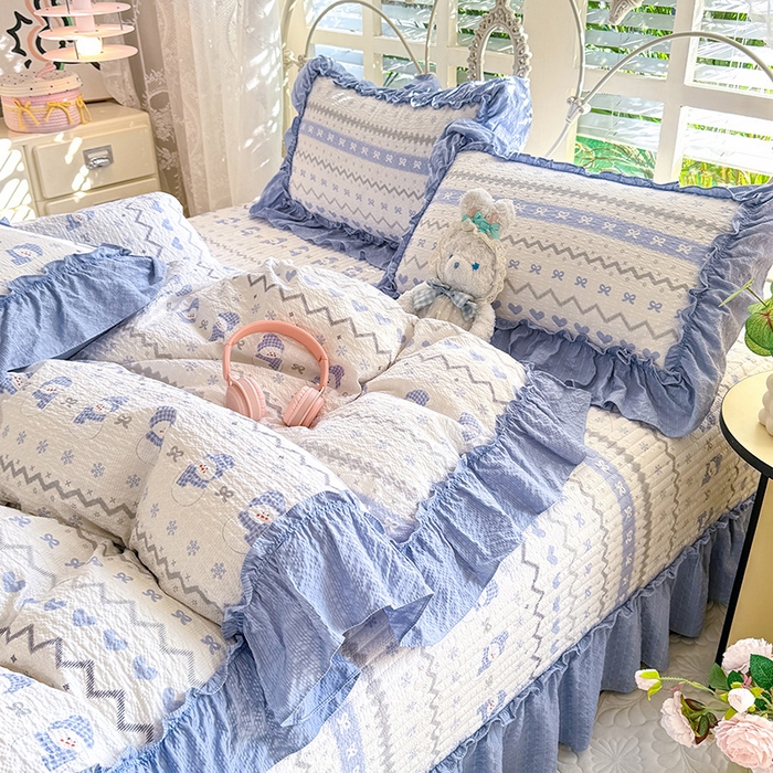 91家纺网 家纺一手货源 找家纺 韩约家纺 2026新款法式大花边泡芙棉床盖款被套四件套 蓝星人