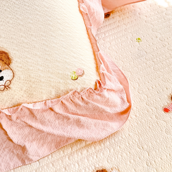 91家纺网 家纺一手货源 找家纺 韩约家纺 2026新款法式大花边泡芙棉床盖款被套四件套 呆萌熊宝