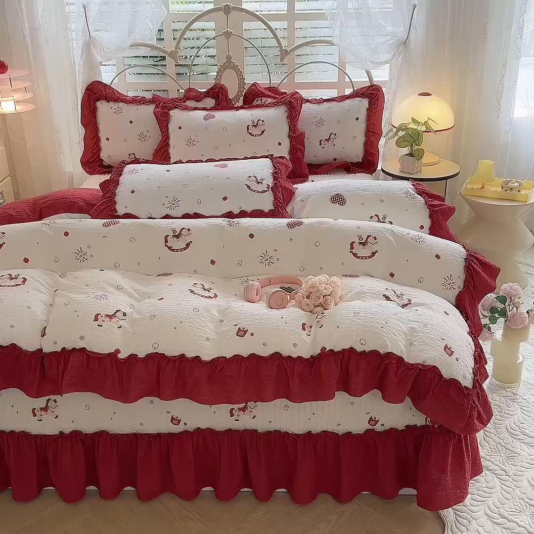 91家纺网 家纺一手货源 找家纺 韩约家纺 2026新款法式大花边泡芙棉床盖款被套四件套 马上鸿运