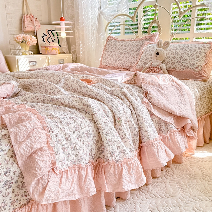 91家纺网 家纺一手货源 找家纺 韩约家纺 2026新款法式大花边泡芙棉床盖款夏被夏凉被空调被四件套 花涧