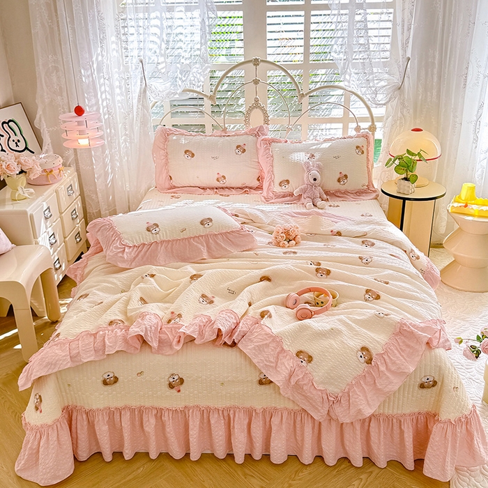 91家纺网 家纺一手货源 找家纺 韩约家纺 2026新款法式大花边泡芙棉床盖款夏被夏凉被空调被四件套 呆萌熊宝