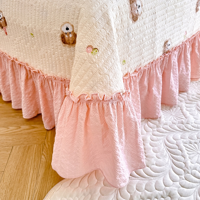 91家纺网 家纺一手货源 找家纺 韩约家纺 2026新款法式大花边泡芙棉床盖款夏被夏凉被空调被四件套 呆萌熊宝