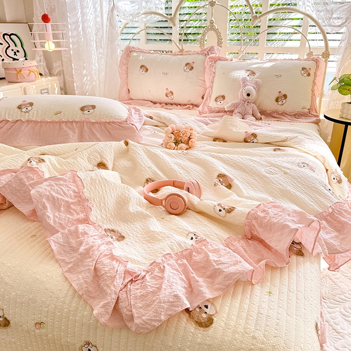 91家纺网 家纺一手货源 找家纺 韩约家纺 2026新款法式大花边泡芙棉床盖款夏被夏凉被空调被四件套 呆萌熊宝