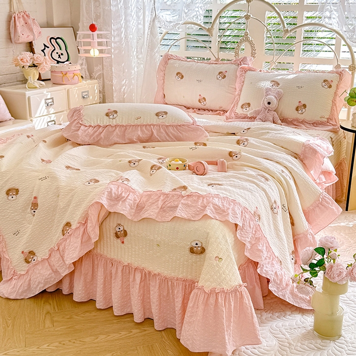 91家纺网 家纺一手货源 找家纺 韩约家纺 2026新款法式大花边泡芙棉床盖款夏被夏凉被空调被四件套 呆萌熊宝