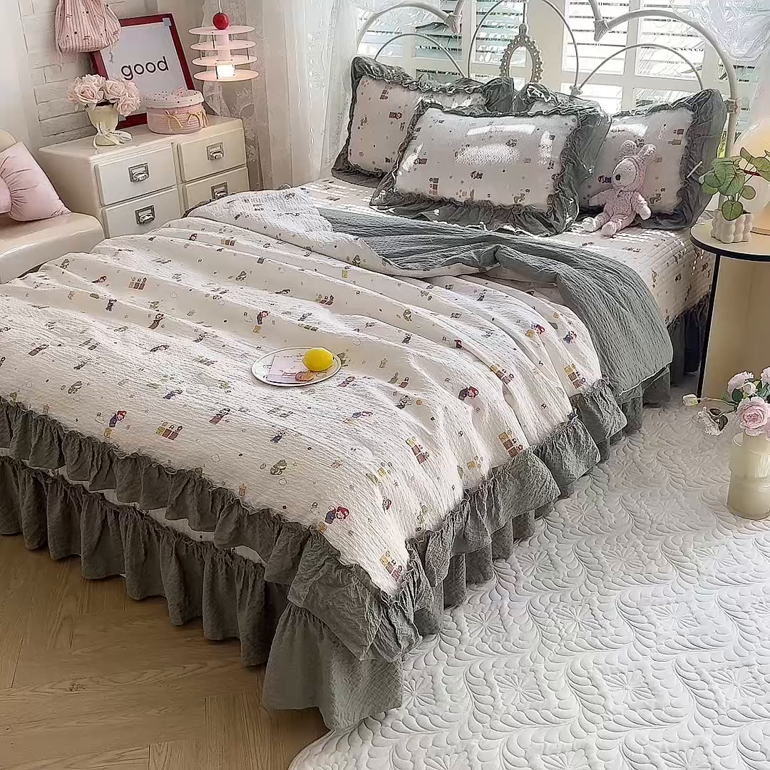 91家纺网 家纺一手货源 找家纺 韩约家纺 2026新款法式大花边泡芙棉床盖款夏被夏凉被空调被四件套 童趣