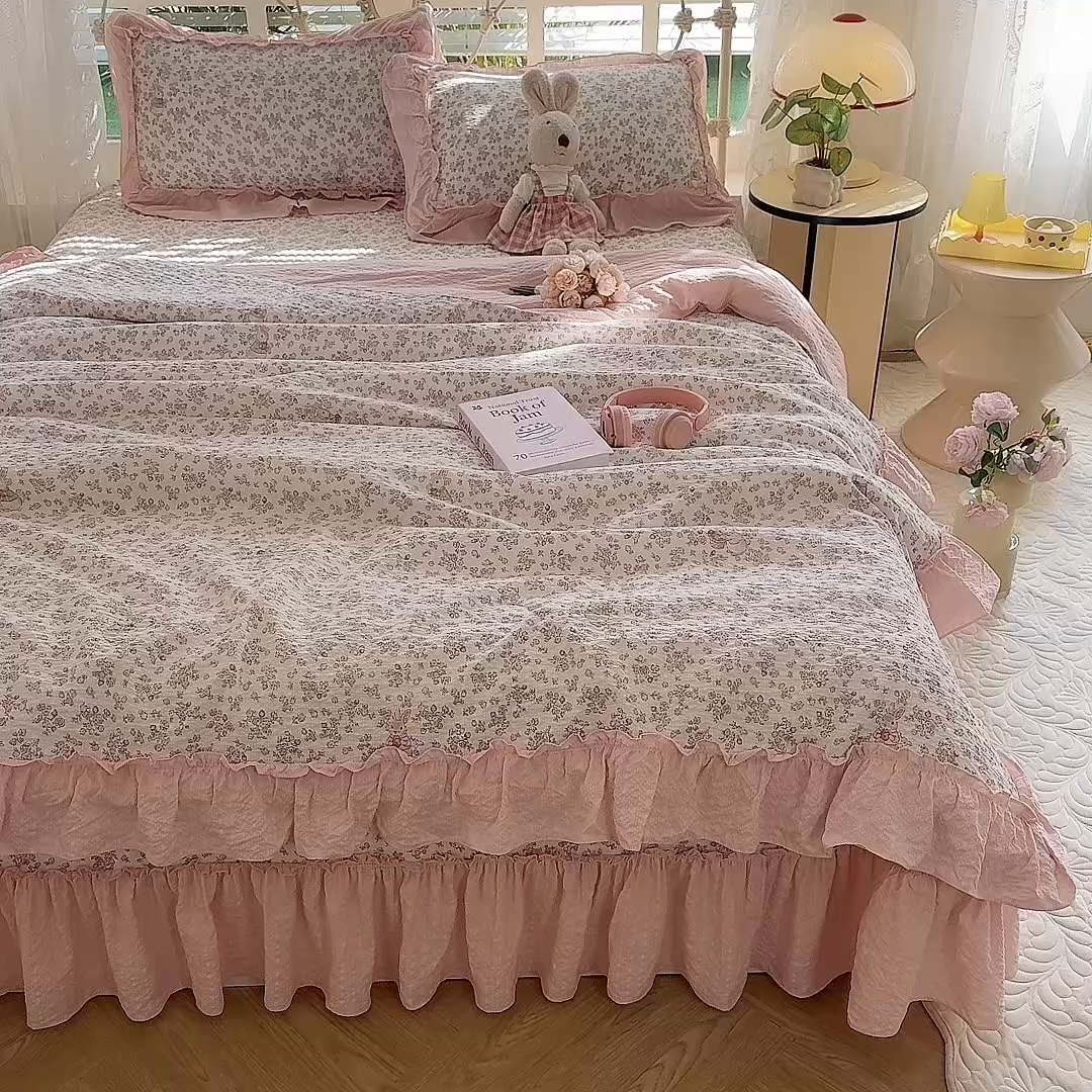 91家纺网 家纺一手货源 找家纺 韩约家纺 2026新款法式大花边泡芙棉床盖款夏被夏凉被空调被四件套 花涧