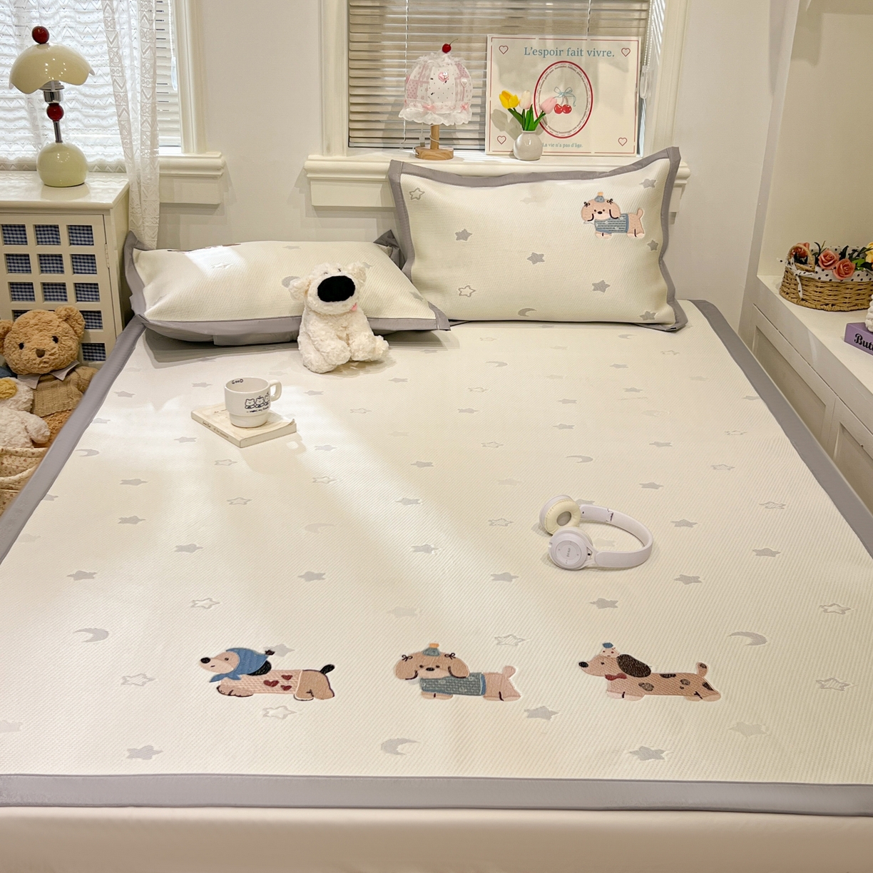 91家纺网 家纺一手货源 找家纺 川悦生活 2026新款凉感提花绣花豆豆席 咚咚小汪