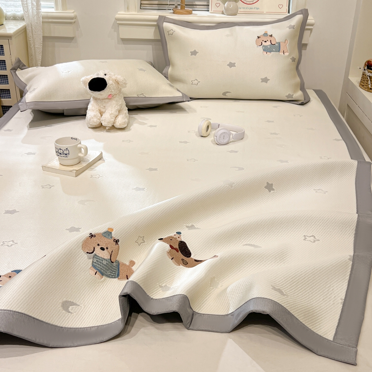 91家纺网 家纺一手货源 找家纺 川悦生活 2026新款凉感提花绣花豆豆席 咚咚小汪