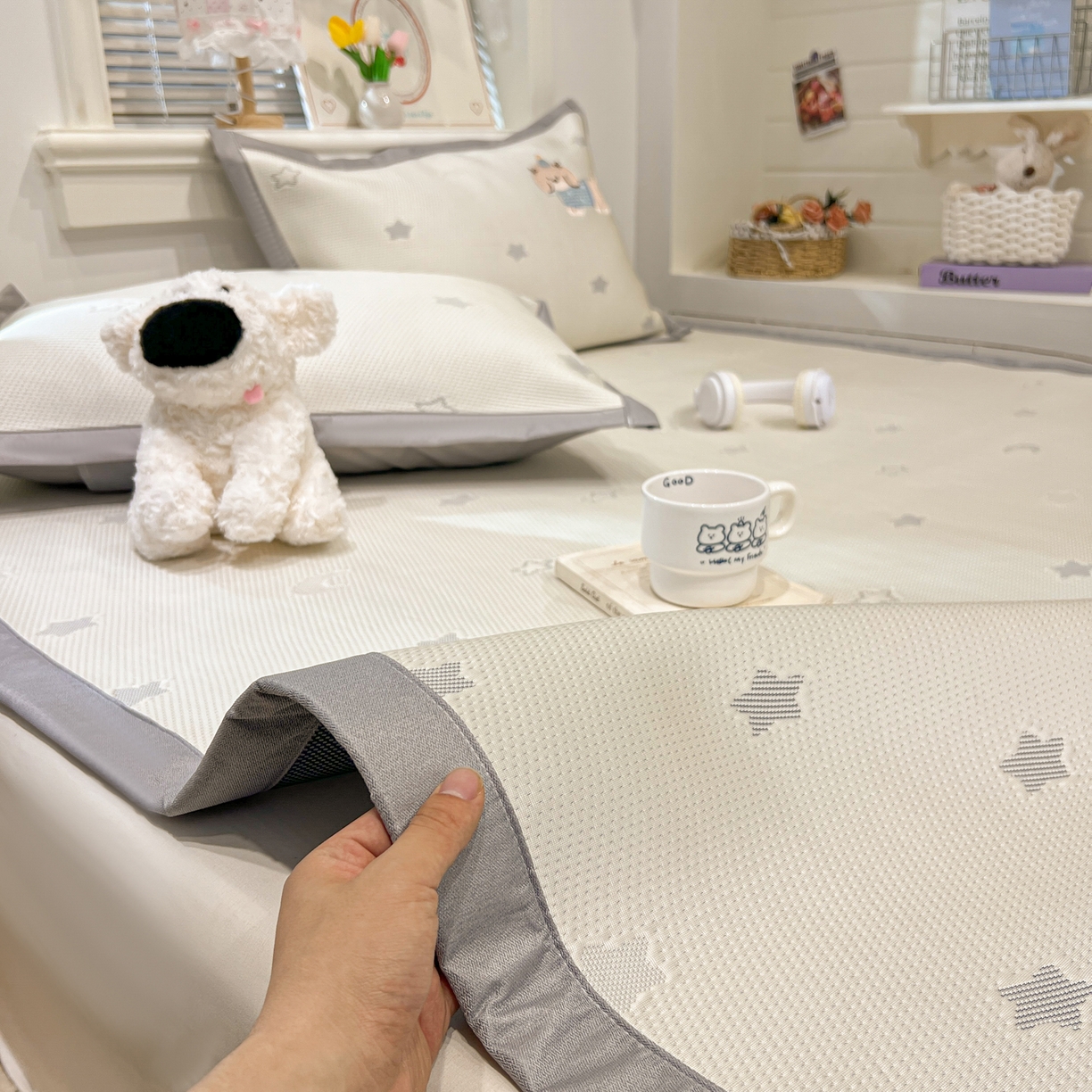 91家纺网 家纺一手货源 找家纺 川悦生活 2026新款凉感提花绣花豆豆席 咚咚小汪