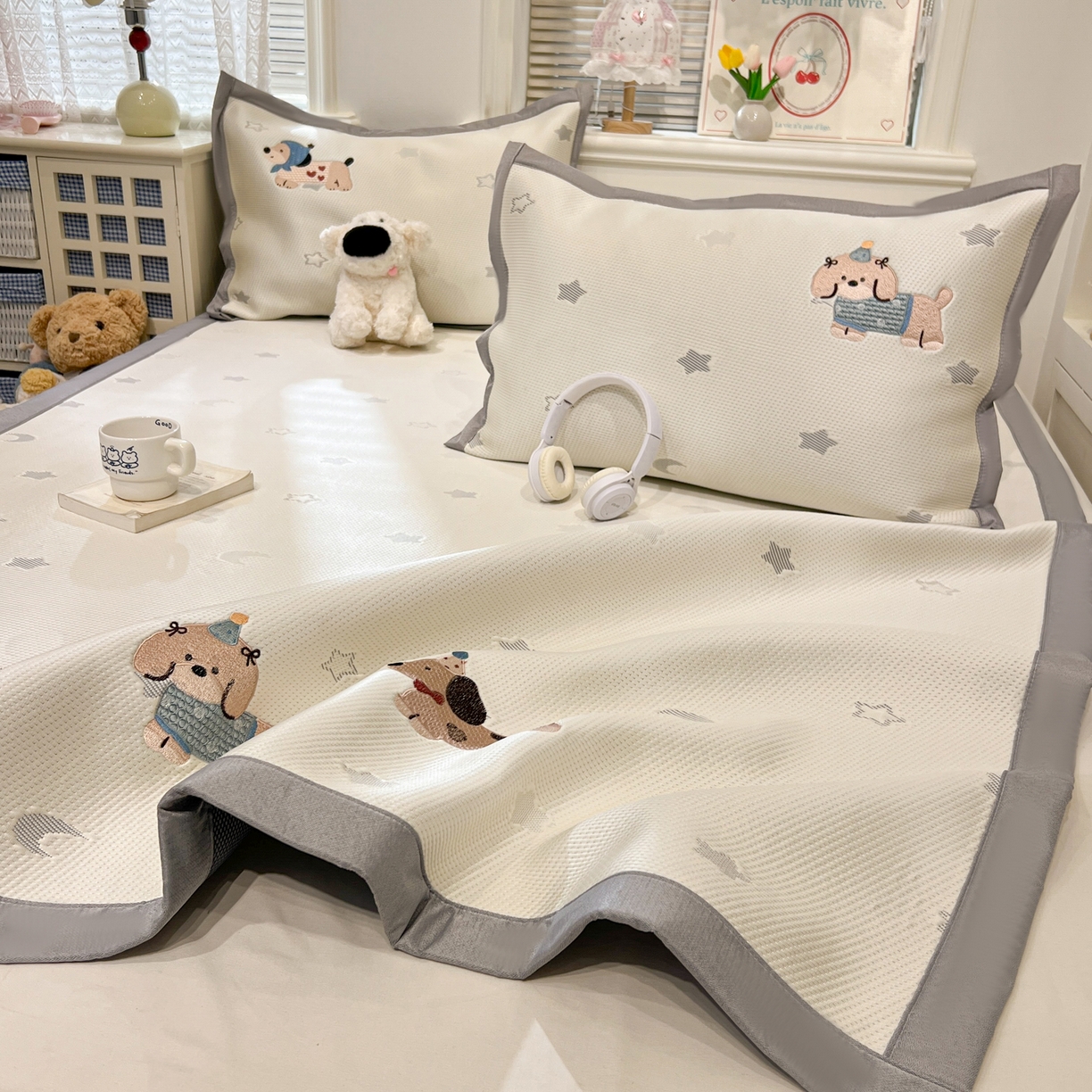 91家纺网 家纺一手货源 找家纺 川悦生活 2026新款凉感提花绣花豆豆席 咚咚小汪