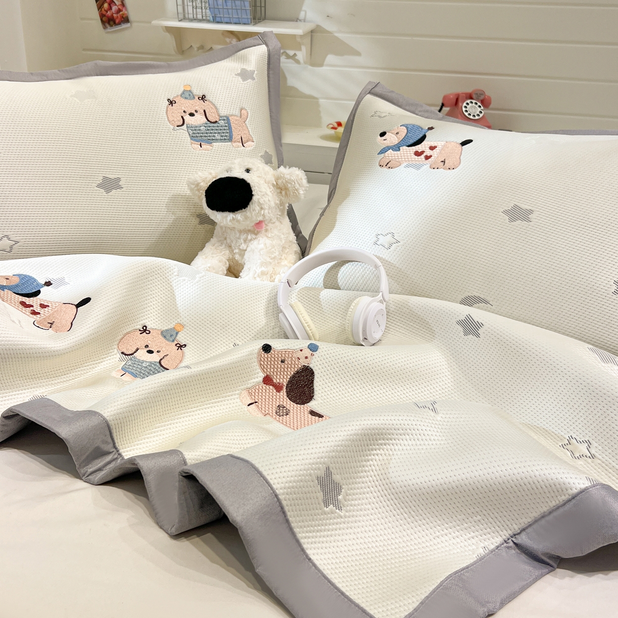 91家纺网 家纺一手货源 找家纺 川悦生活 2026新款凉感提花绣花豆豆席 咚咚小汪