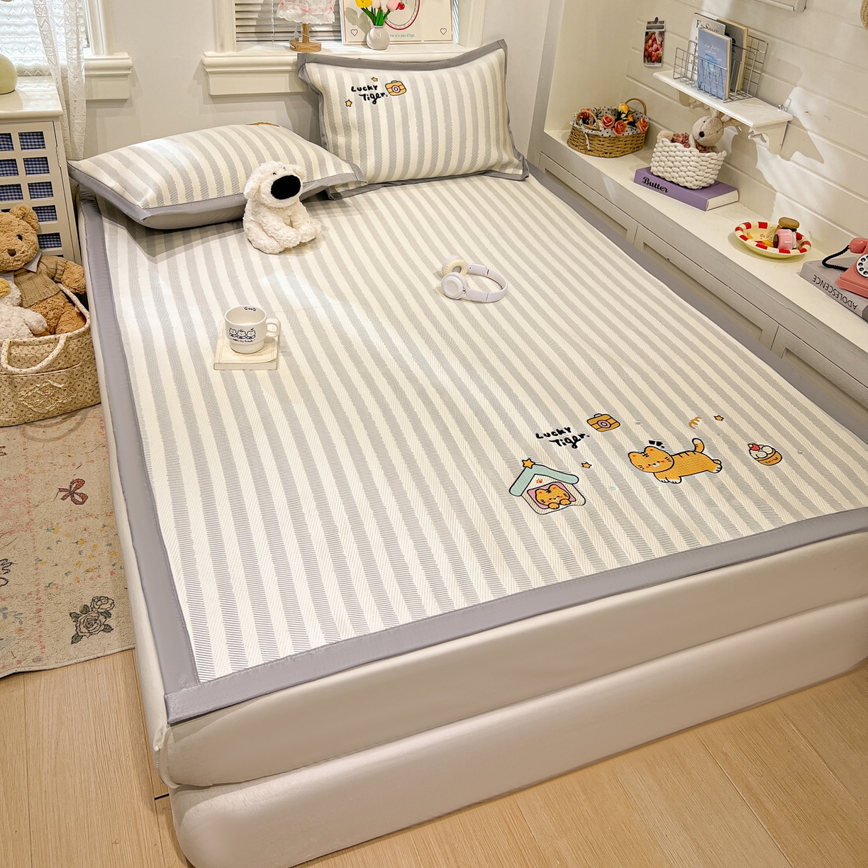 91家纺网 家纺一手货源 找家纺 川悦生活 2026新款凉感提花绣花豆豆席 吉祥奶虎