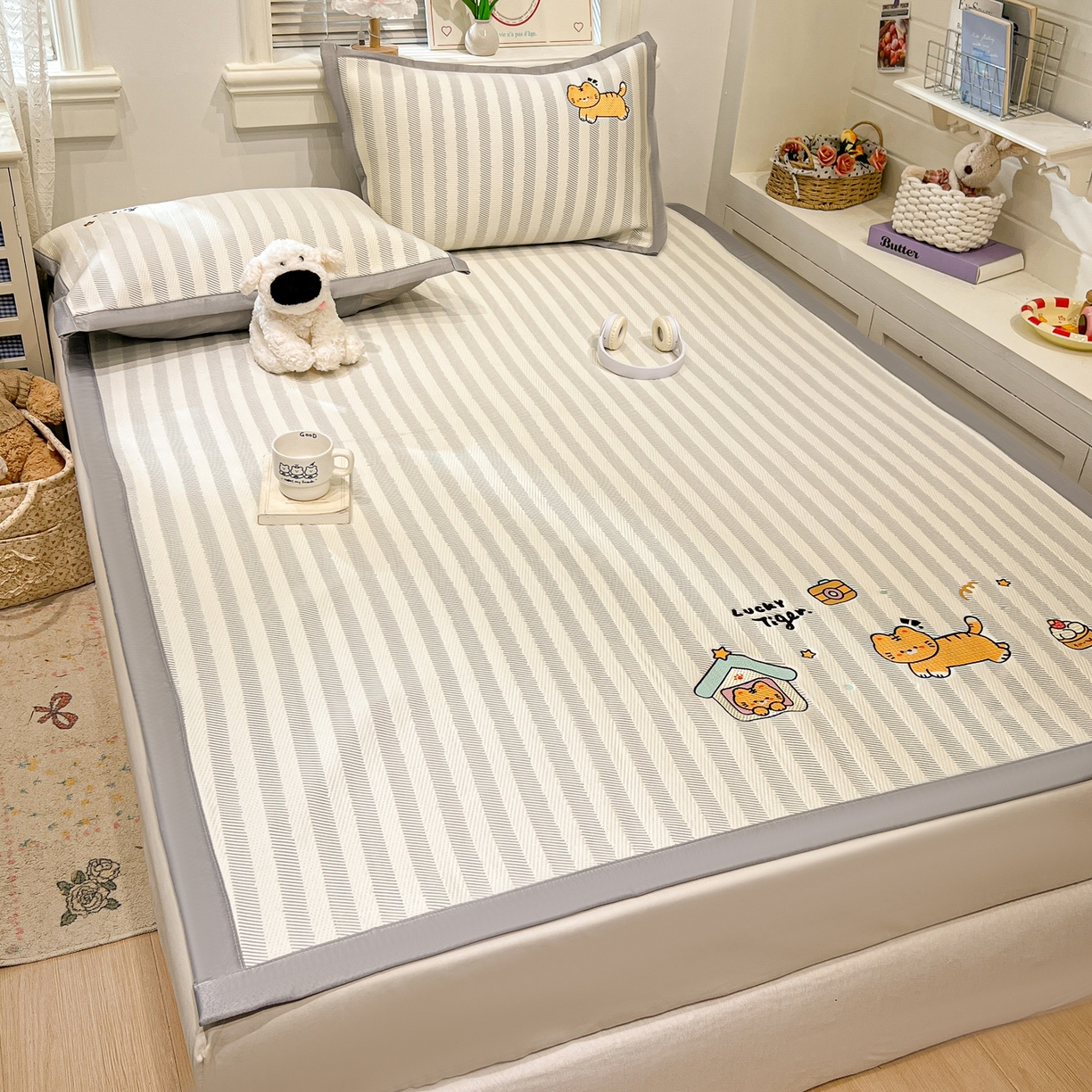 91家纺网 家纺一手货源 找家纺 川悦生活 2026新款凉感提花绣花豆豆席 吉祥奶虎