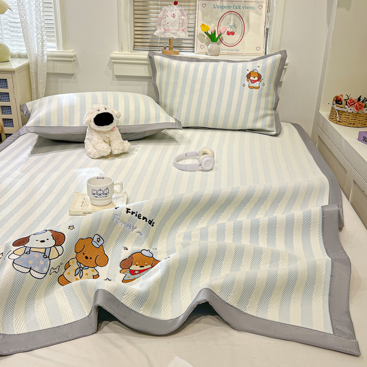 91家纺网 家纺一手货源 找家纺 川悦生活 2026新款凉感提花绣花豆豆席 快乐仔仔