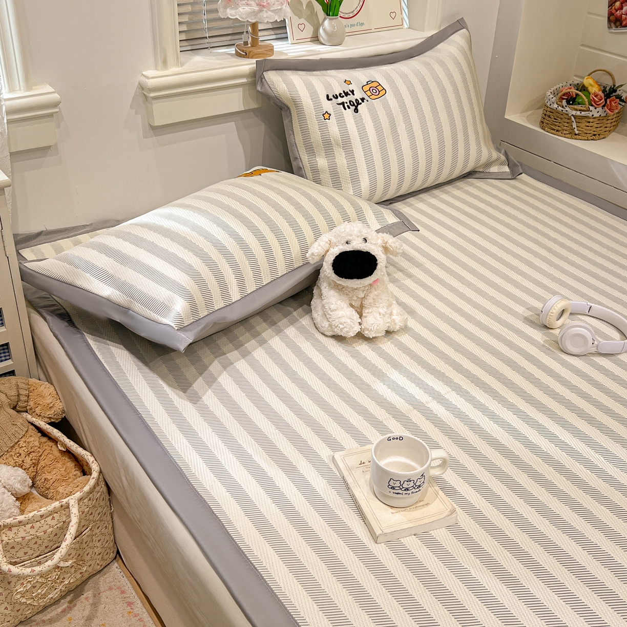 91家纺网 家纺一手货源 找家纺 川悦生活 2026新款凉感提花绣花豆豆席 吉祥奶虎