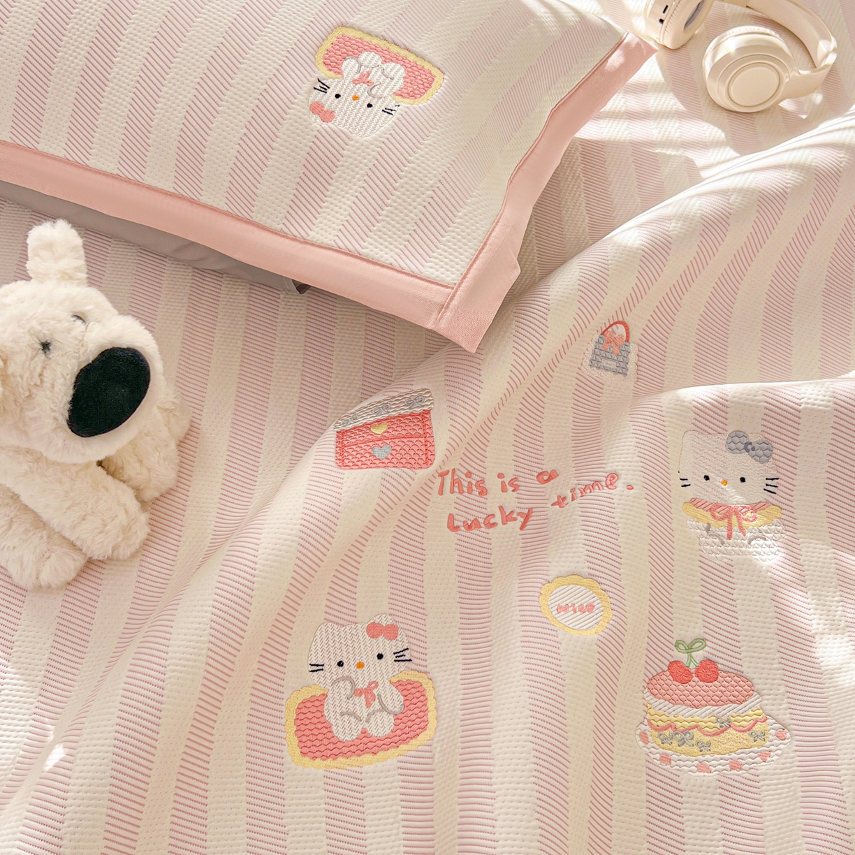 91家纺网 家纺一手货源 找家纺 川悦生活 2026新款凉感提花绣花豆豆席 奶油甜心