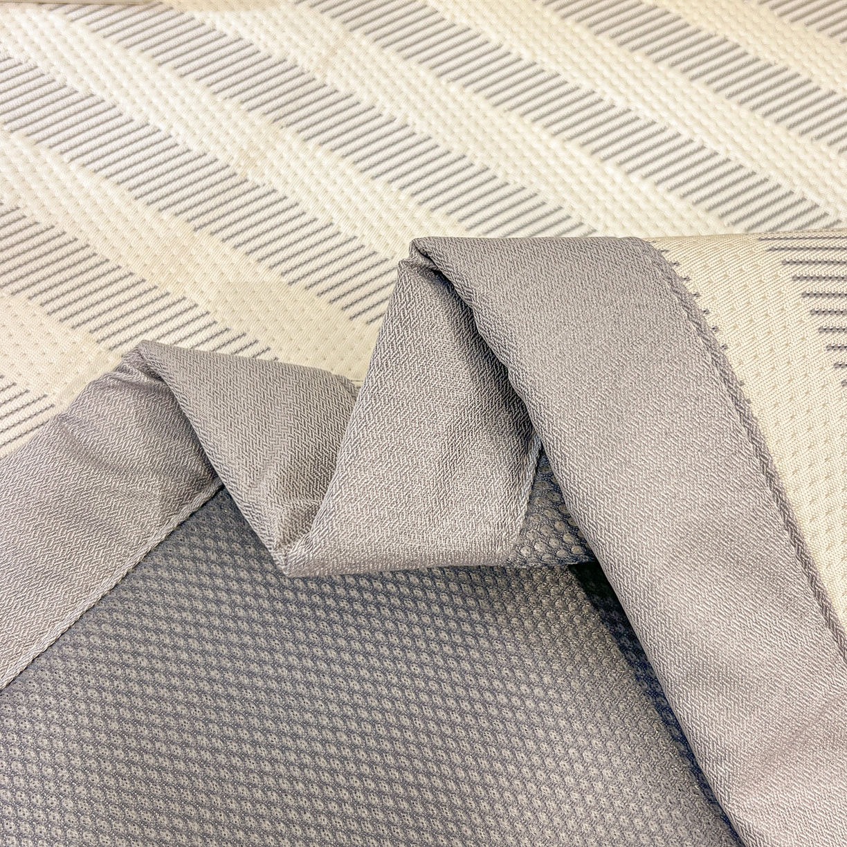 91家纺网 家纺一手货源 找家纺 川悦生活 2026新款凉感提花绣花豆豆席 吉祥奶虎