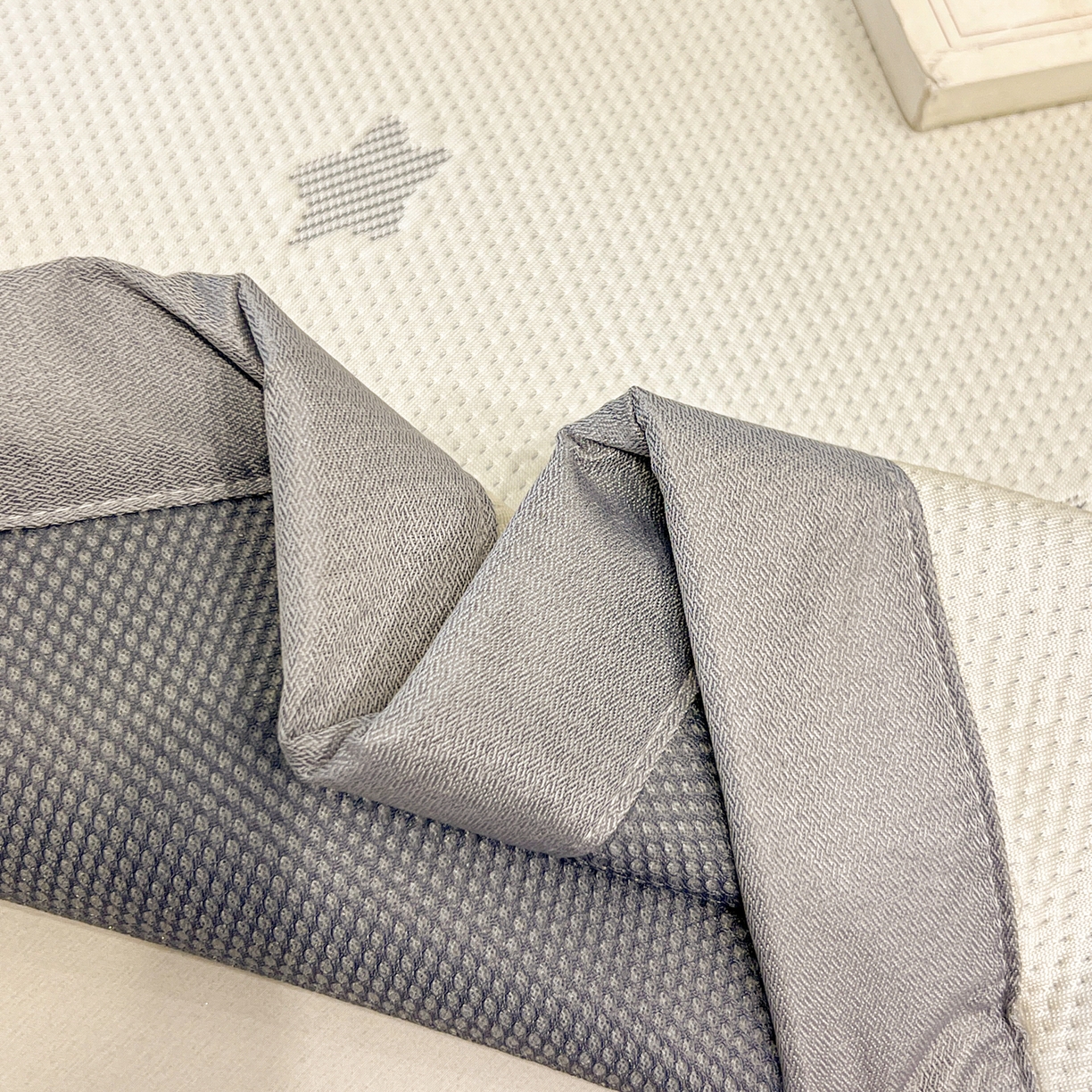 91家纺网 家纺一手货源 找家纺 川悦生活 2026新款凉感提花绣花豆豆席 星仔派对