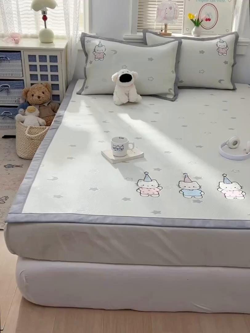 91家纺网 家纺一手货源 找家纺 川悦生活 2026新款凉感提花绣花豆豆席 幸福喵喵