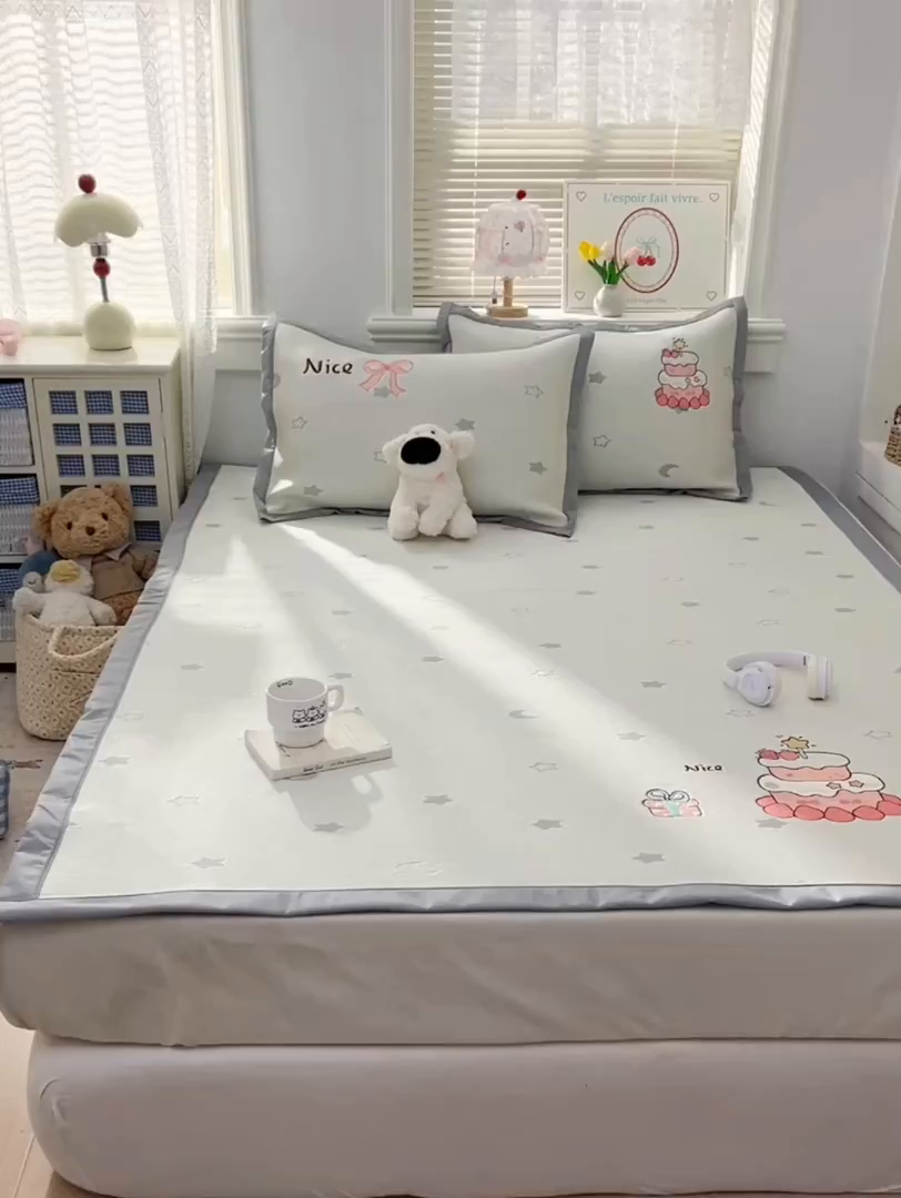 91家纺网 家纺一手货源 找家纺 川悦生活 2026新款凉感提花绣花豆豆席 奶油草莓