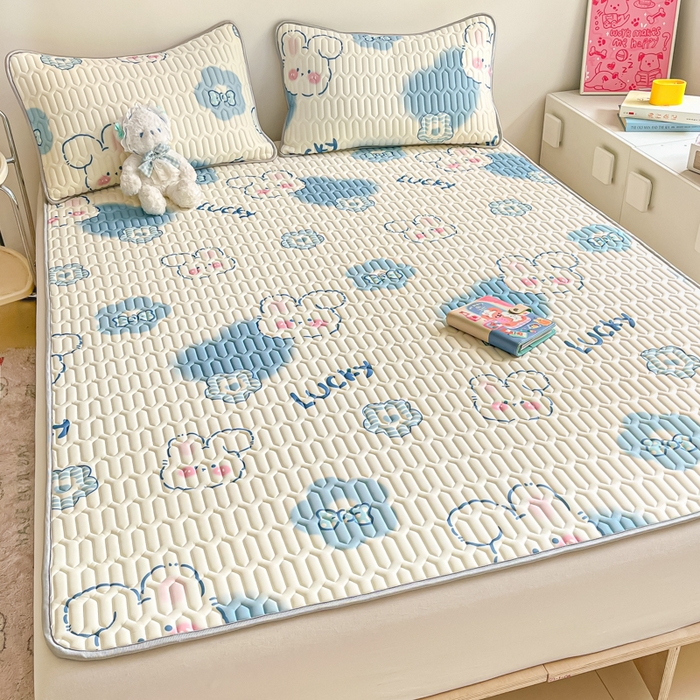 91家纺网 家纺一手货源 找家纺 沐慕 2026新款小清新凉感丝乳胶凉席三件套 爱心小兔