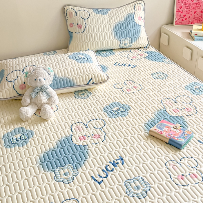 91家纺网 家纺一手货源 找家纺 沐慕 2026新款小清新凉感丝乳胶凉席三件套 爱心小兔