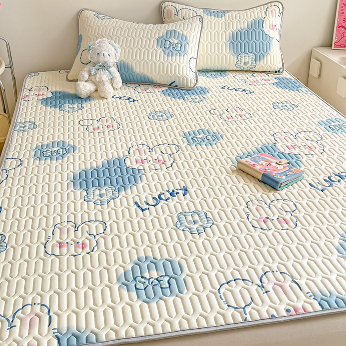 91家纺网 家纺一手货源 找家纺 沐慕 2026新款小清新凉感丝乳胶凉席三件套 爱心小兔