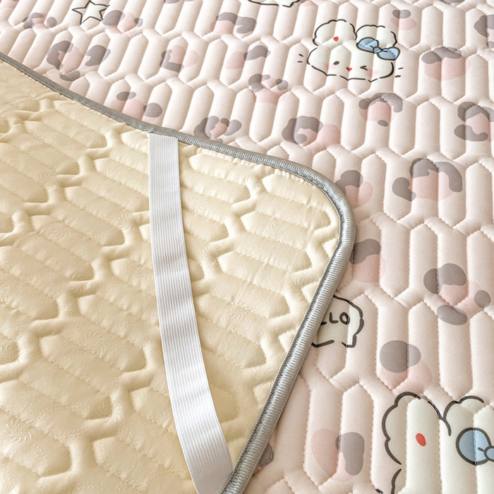 91家纺网 家纺一手货源 找家纺 沐慕 2026新款小清新凉感丝乳胶凉席三件套 豹纹小兔