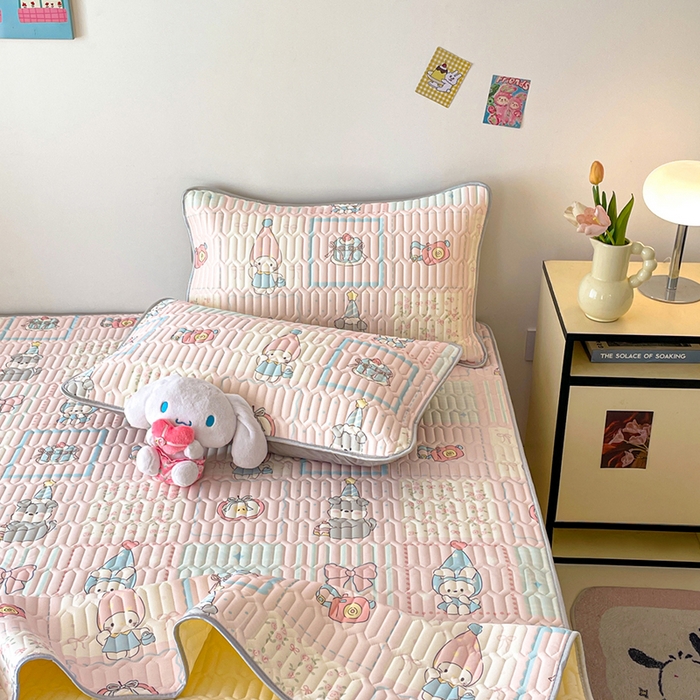 91家纺网 家纺一手货源 找家纺 沐慕 2026新款小清新凉感丝乳胶凉席三件套 粉格帽宠