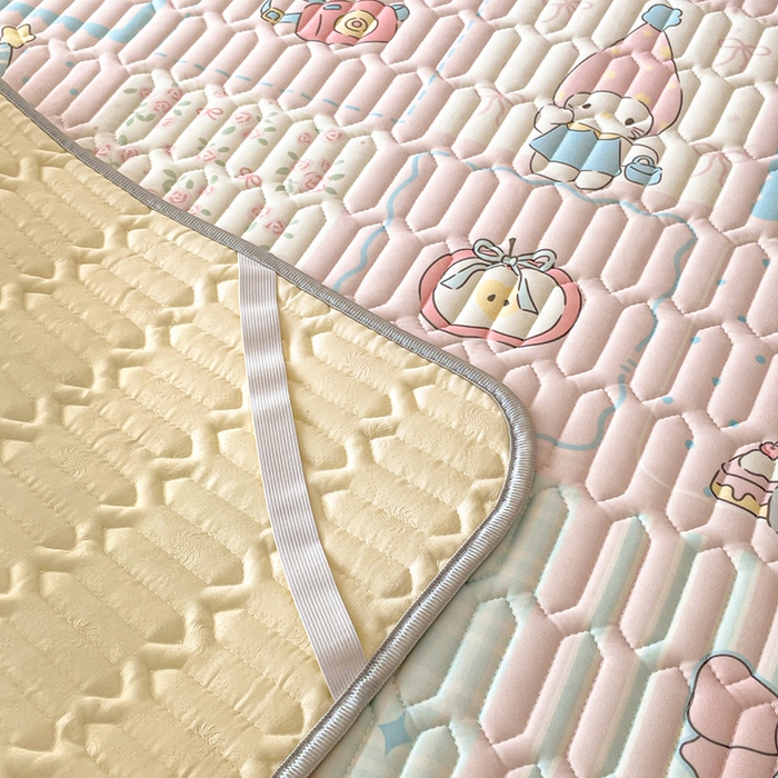 91家纺网 家纺一手货源 找家纺 沐慕 2026新款小清新凉感丝乳胶凉席三件套 粉格帽宠