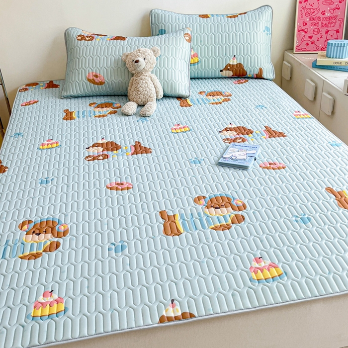 91家纺网 家纺一手货源 找家纺 沐慕 2026新款小清新凉感丝乳胶凉席三件套 腊肠狗