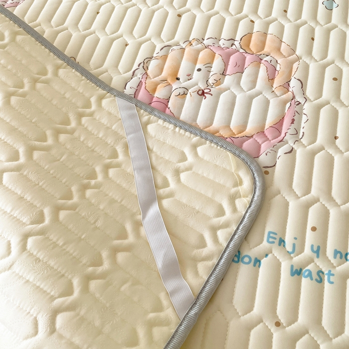 91家纺网 家纺一手货源 找家纺 沐慕 2026新款小清新凉感丝乳胶凉席三件套 萝莉猫