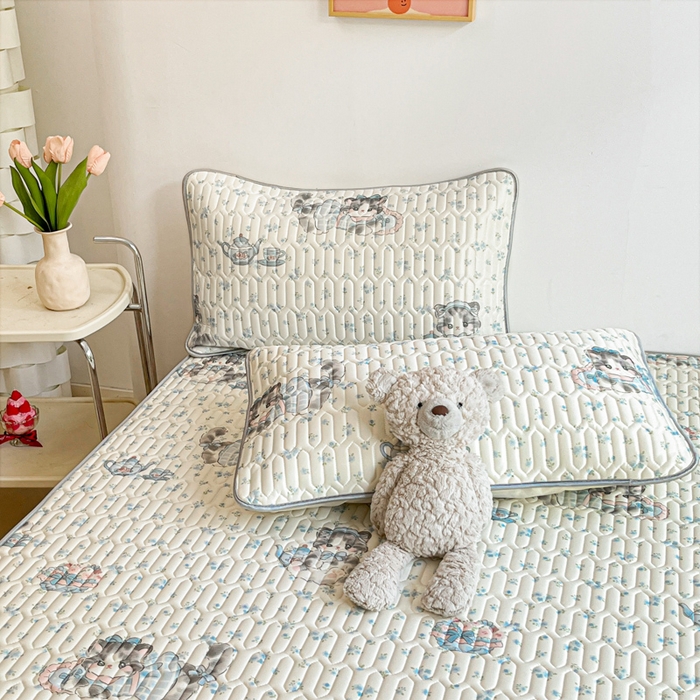 91家纺网 家纺一手货源 找家纺 沐慕 2026新款小清新凉感丝乳胶凉席三件套 碎花小猫