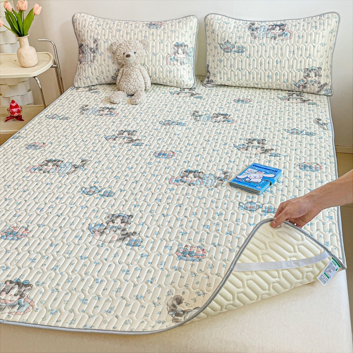 91家纺网 家纺一手货源 找家纺 沐慕 2026新款小清新凉感丝乳胶凉席三件套 碎花小猫