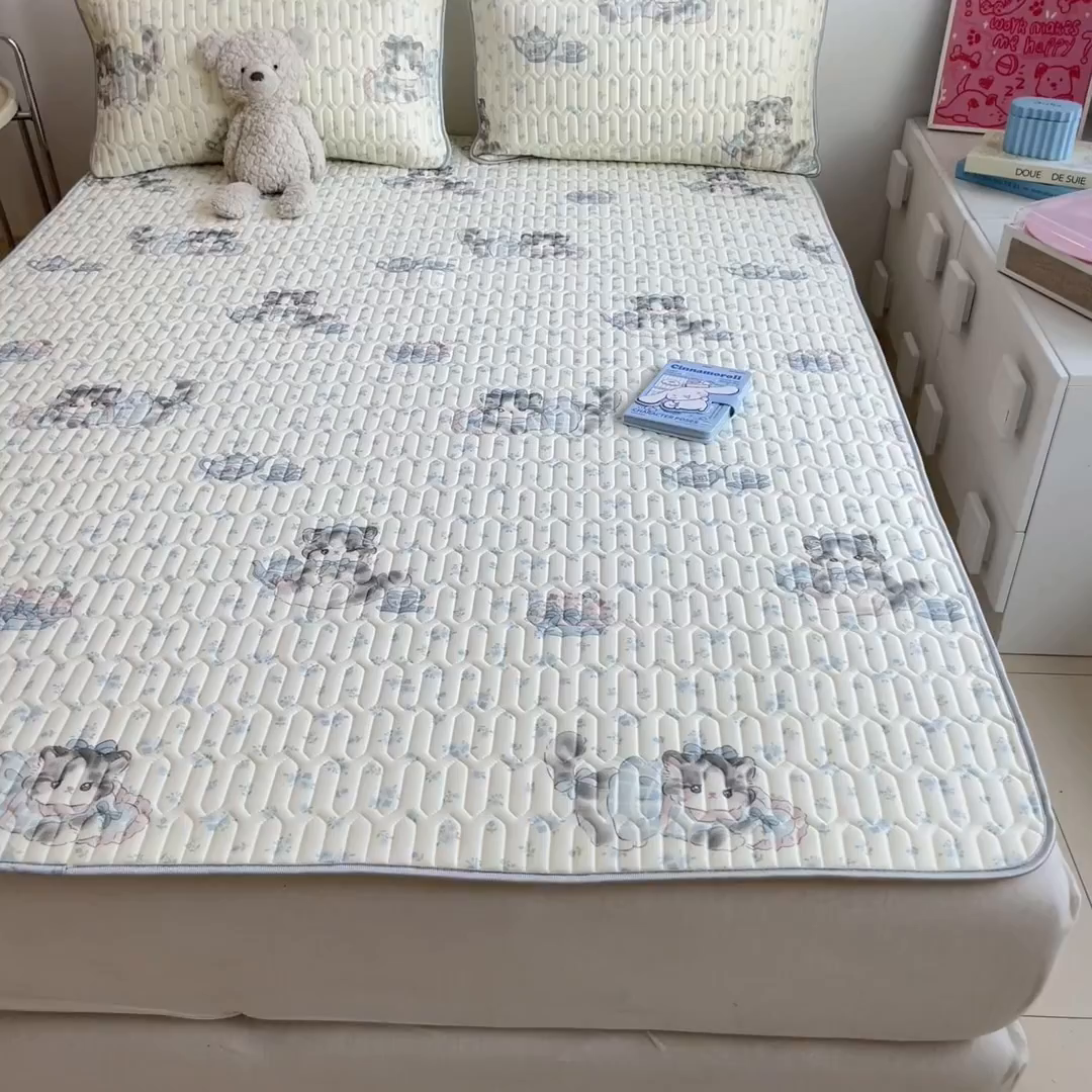 91家纺网 家纺一手货源 找家纺 沐慕 2026新款小清新凉感丝乳胶凉席三件套 碎花小猫